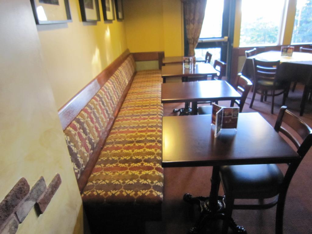 Best Northern Motel And Restaurant Уауа Екстериор снимка