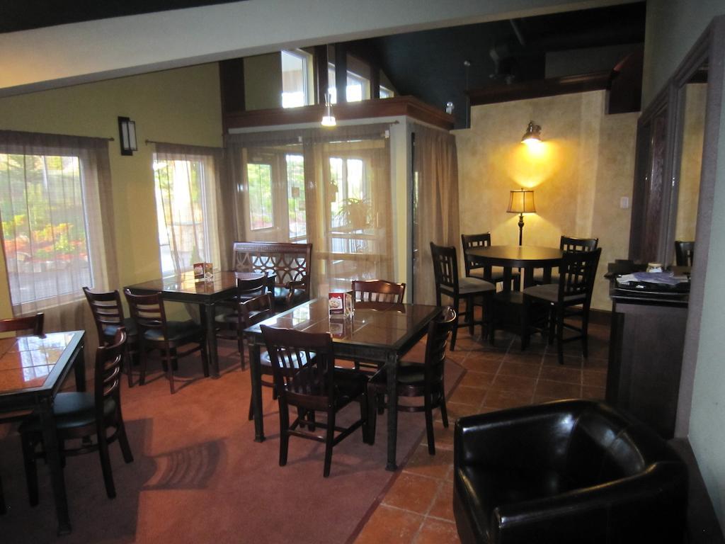 Best Northern Motel And Restaurant Уауа Екстериор снимка