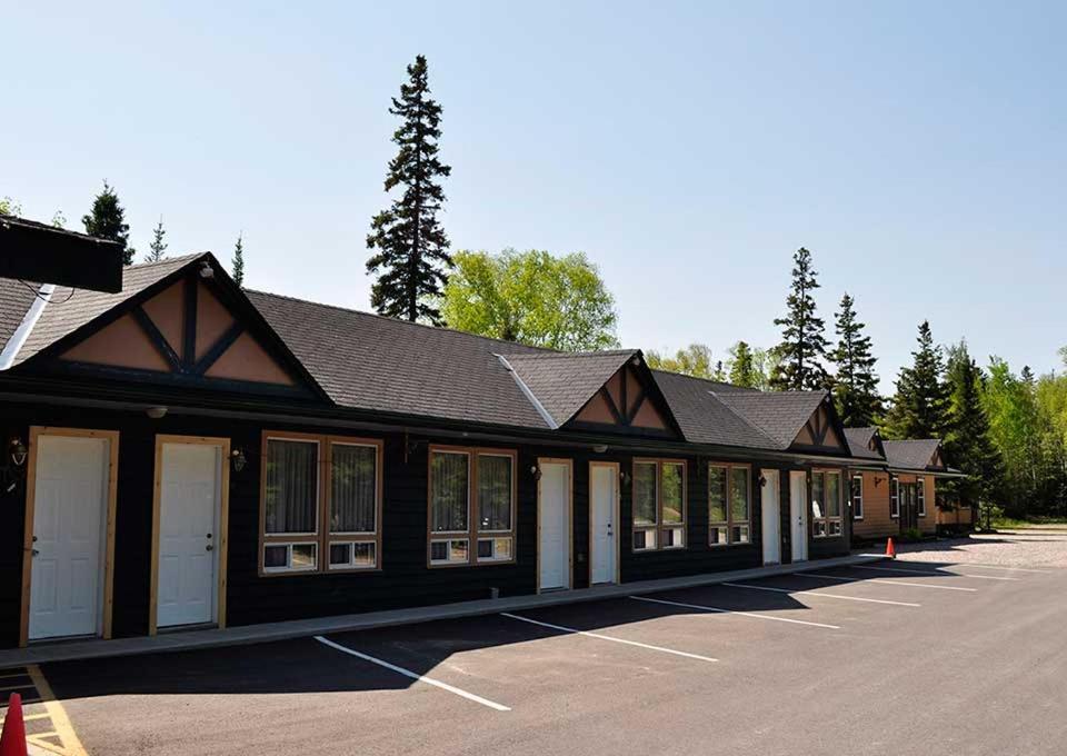 Best Northern Motel And Restaurant Уауа Екстериор снимка